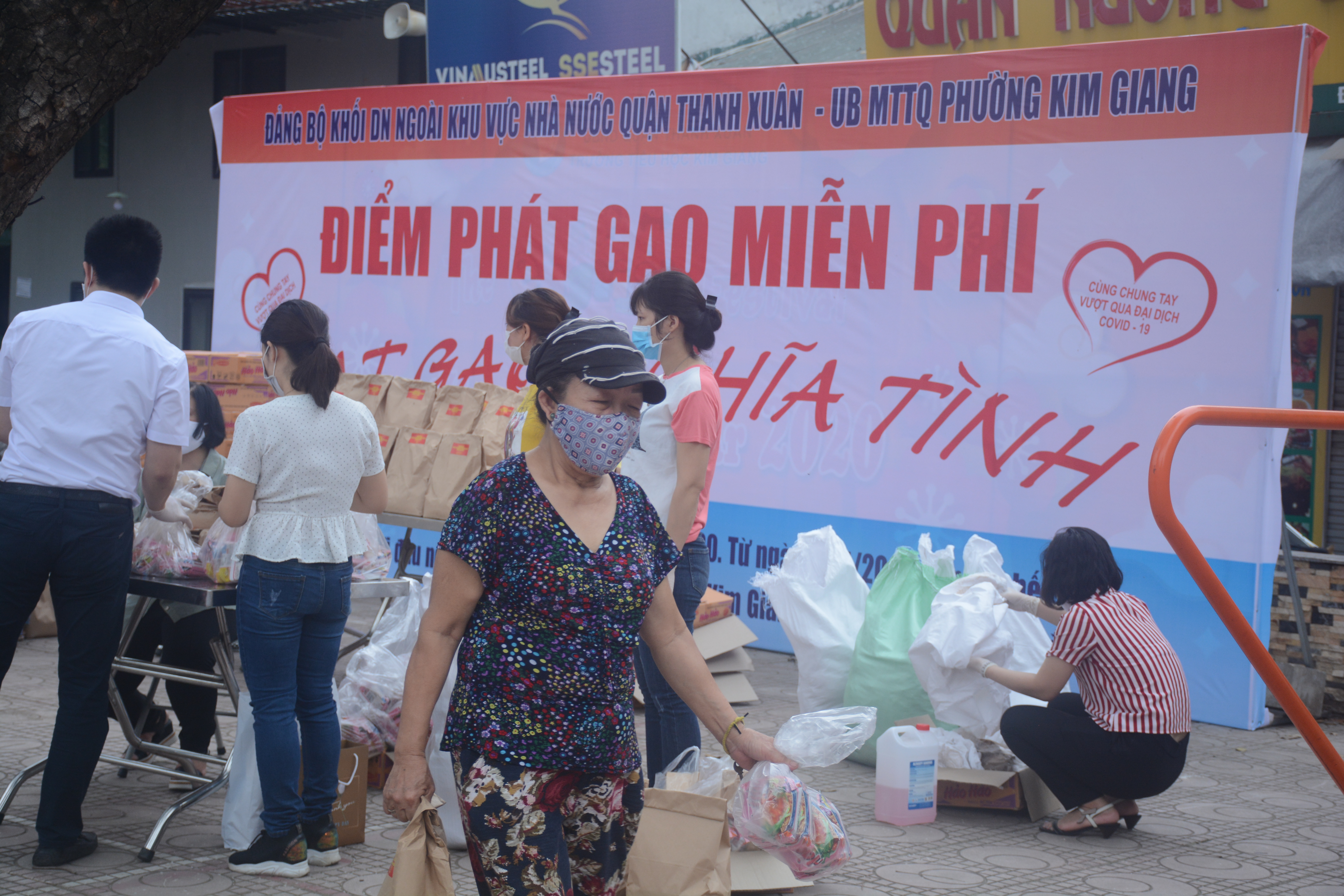 Lan tỏa yêu thương trong đại dịch